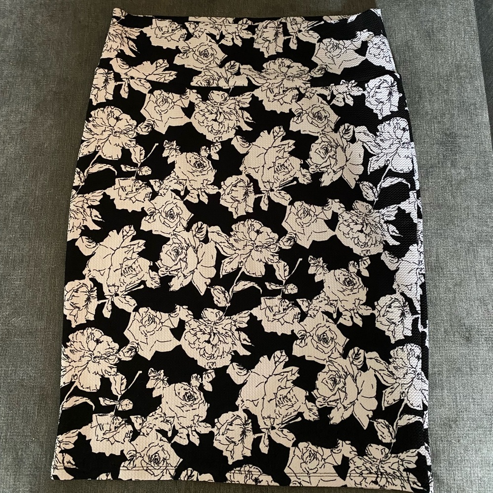 LuLaRoe Cassie skirt L